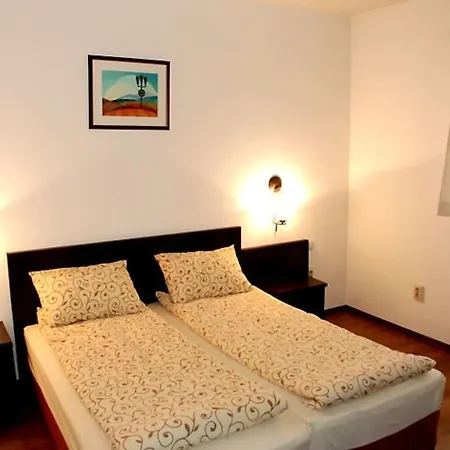 House Trivia * Банско